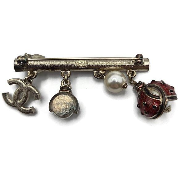 Chanel Gold Enamel Ladybug & Pearl Dangling Brooch A97981 Z5712 Spring 2018 VTG - Picture 16 of 16